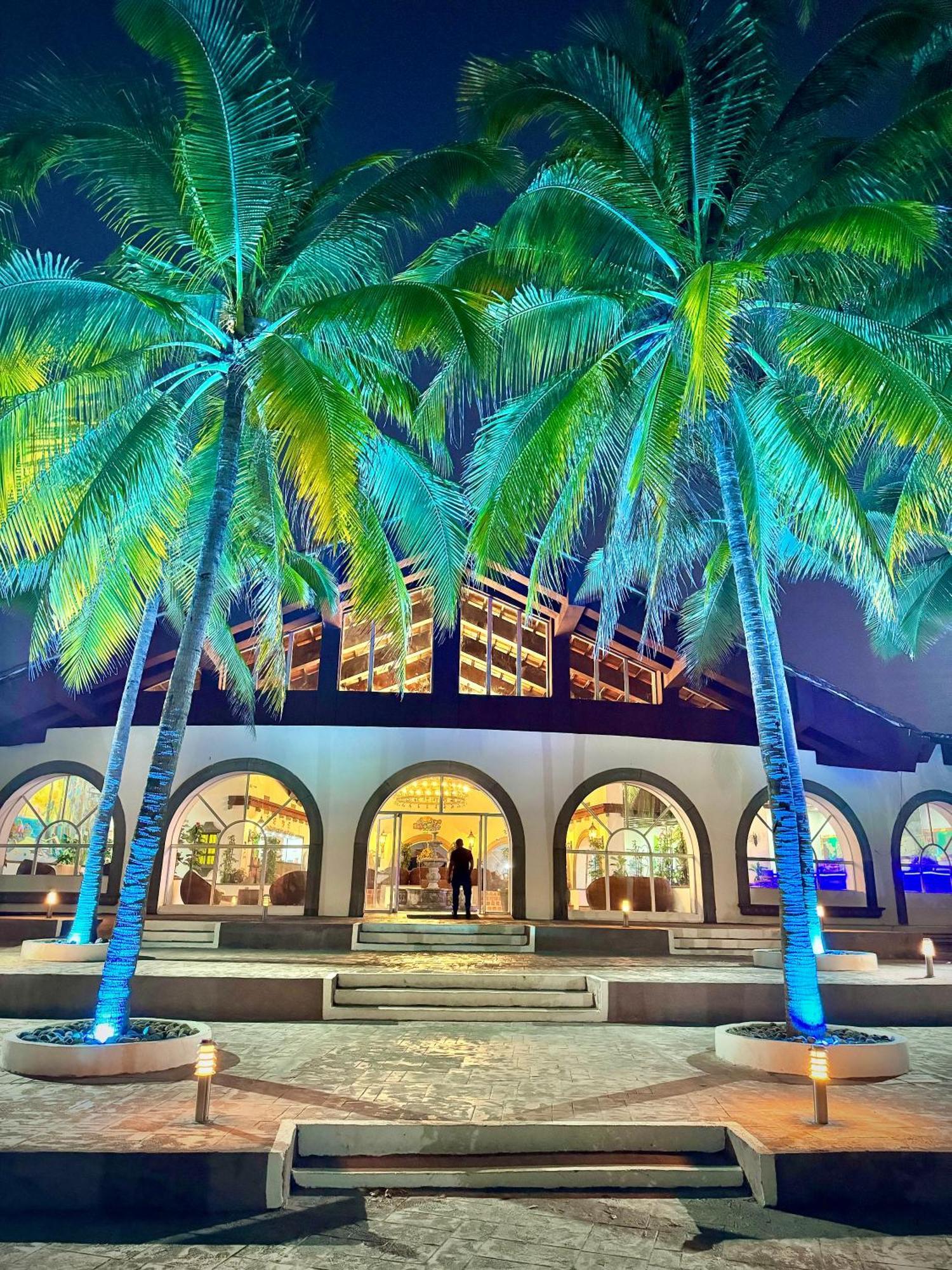 Hotel Tesoro Beach San Luis La Herradura Екстериор снимка