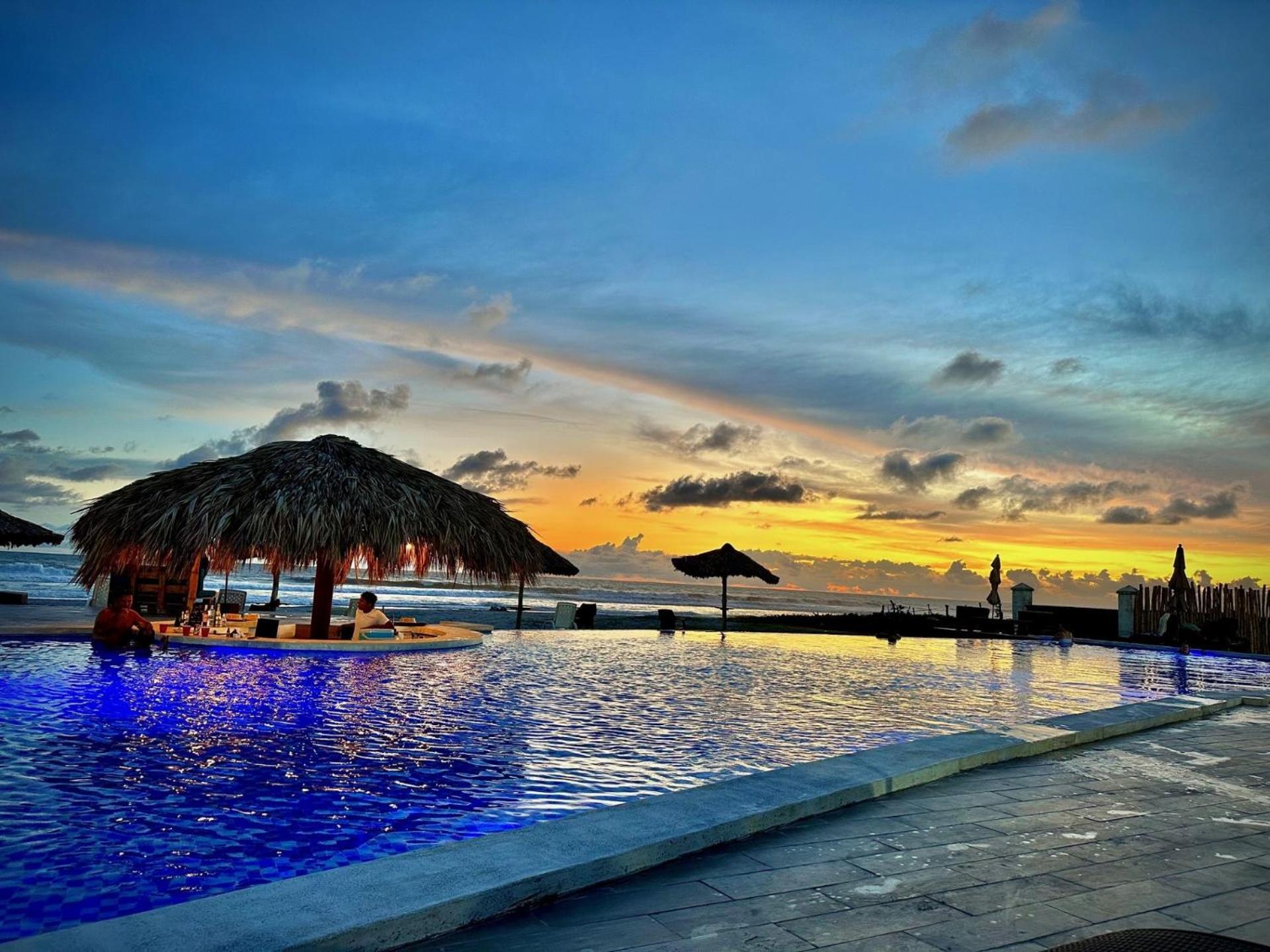 Hotel Tesoro Beach San Luis La Herradura Екстериор снимка