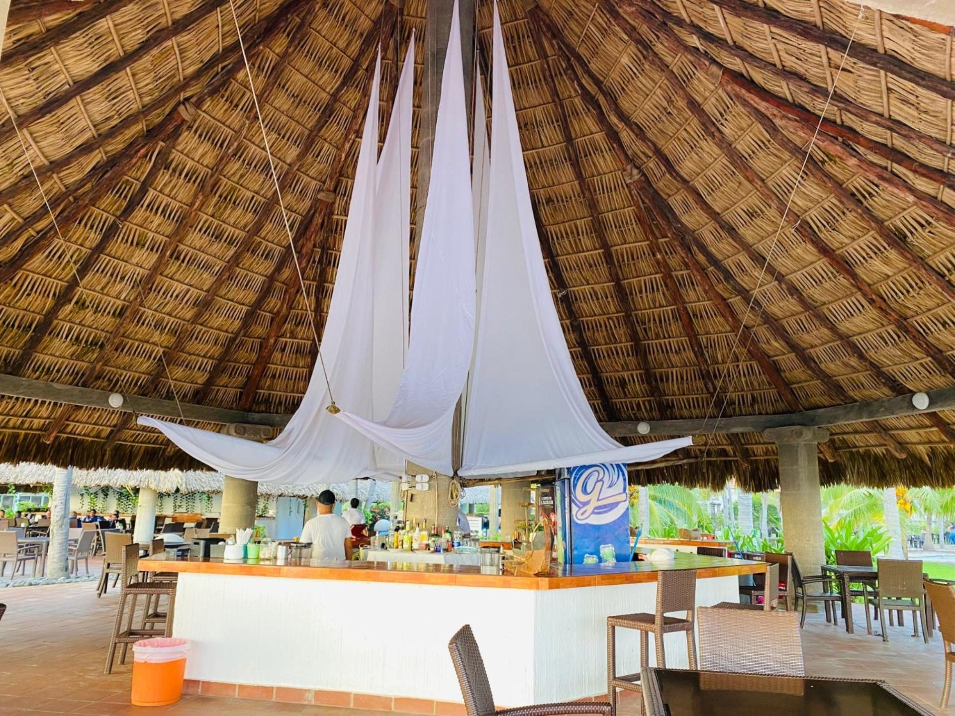 Hotel Tesoro Beach San Luis La Herradura Екстериор снимка