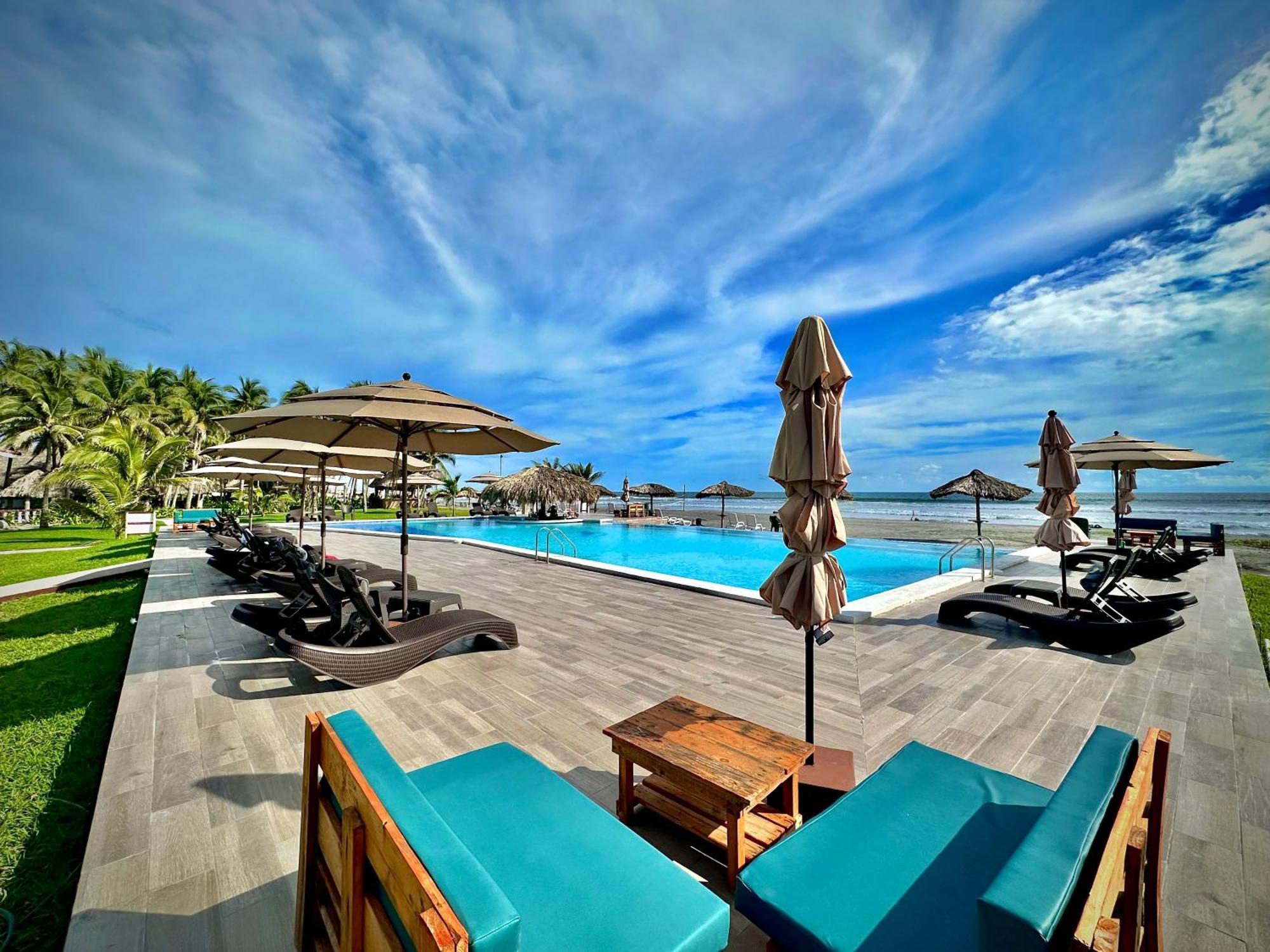 Hotel Tesoro Beach San Luis La Herradura Екстериор снимка
