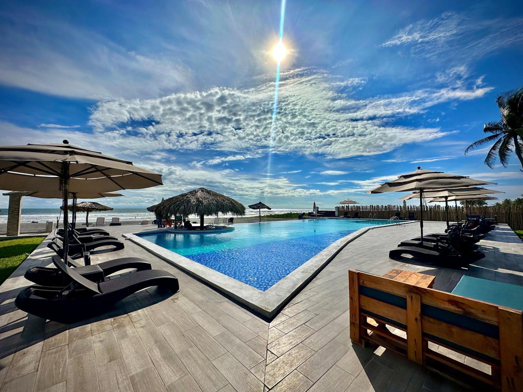 Hotel Tesoro Beach San Luis La Herradura Екстериор снимка