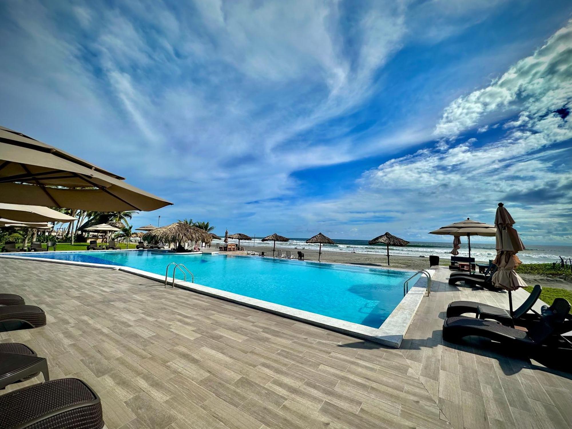 Hotel Tesoro Beach San Luis La Herradura Екстериор снимка