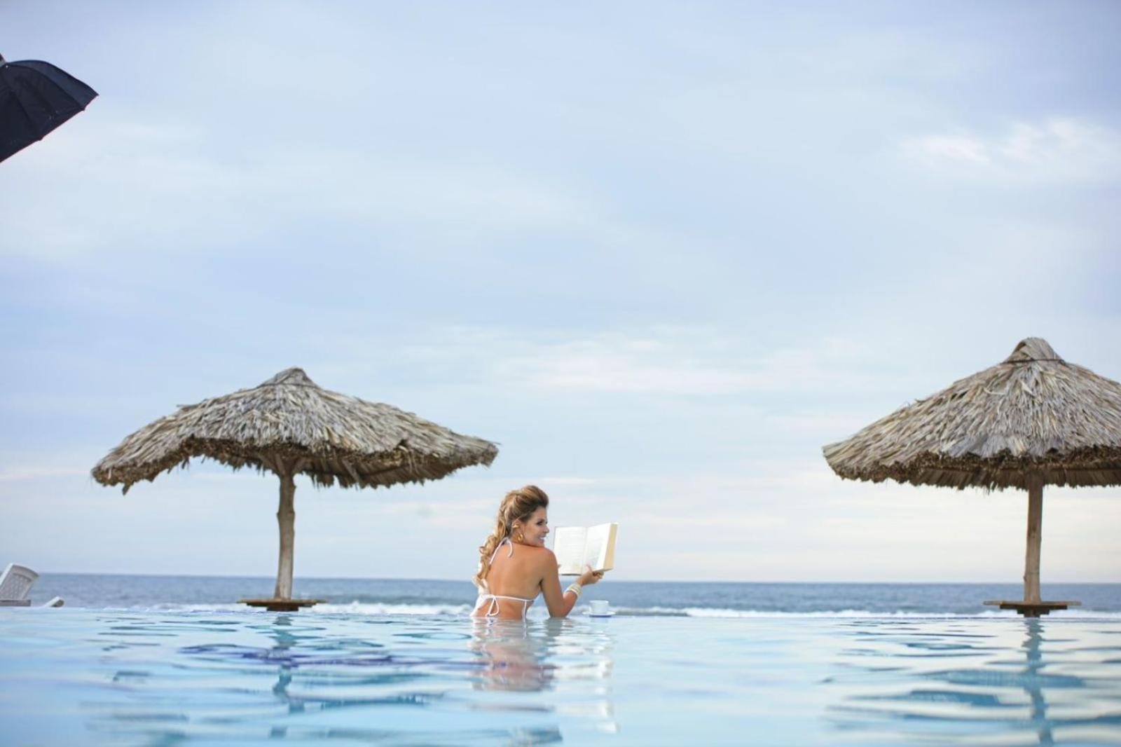 Hotel Tesoro Beach San Luis La Herradura Екстериор снимка