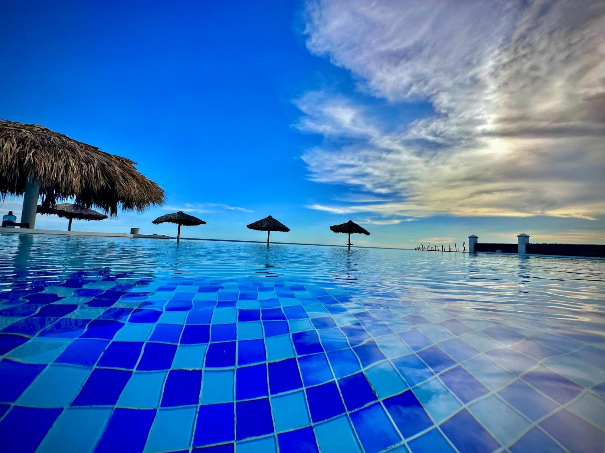 Hotel Tesoro Beach San Luis La Herradura Екстериор снимка