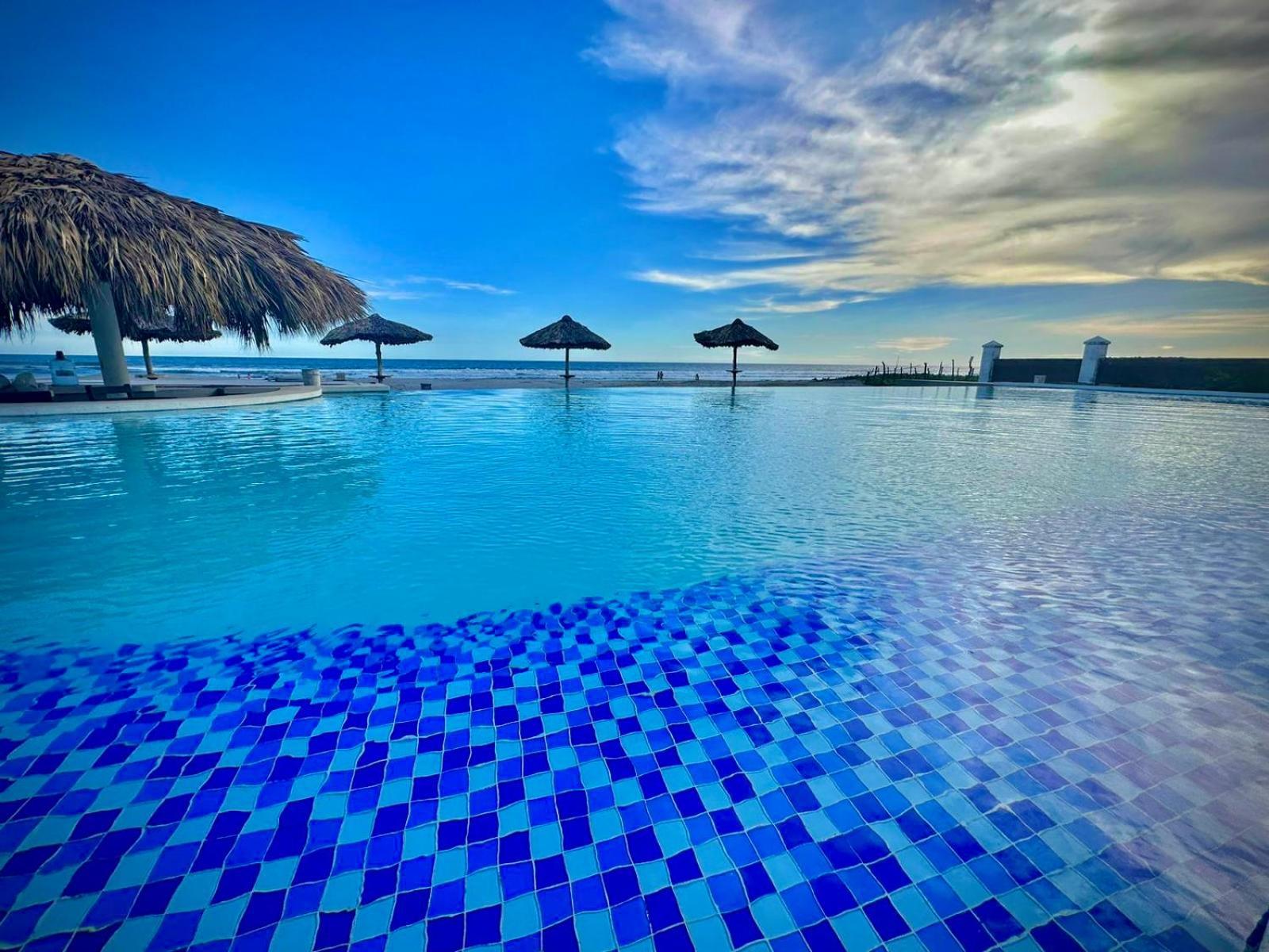 Hotel Tesoro Beach San Luis La Herradura Екстериор снимка