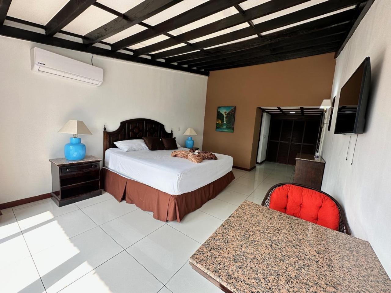 Hotel Tesoro Beach San Luis La Herradura Екстериор снимка