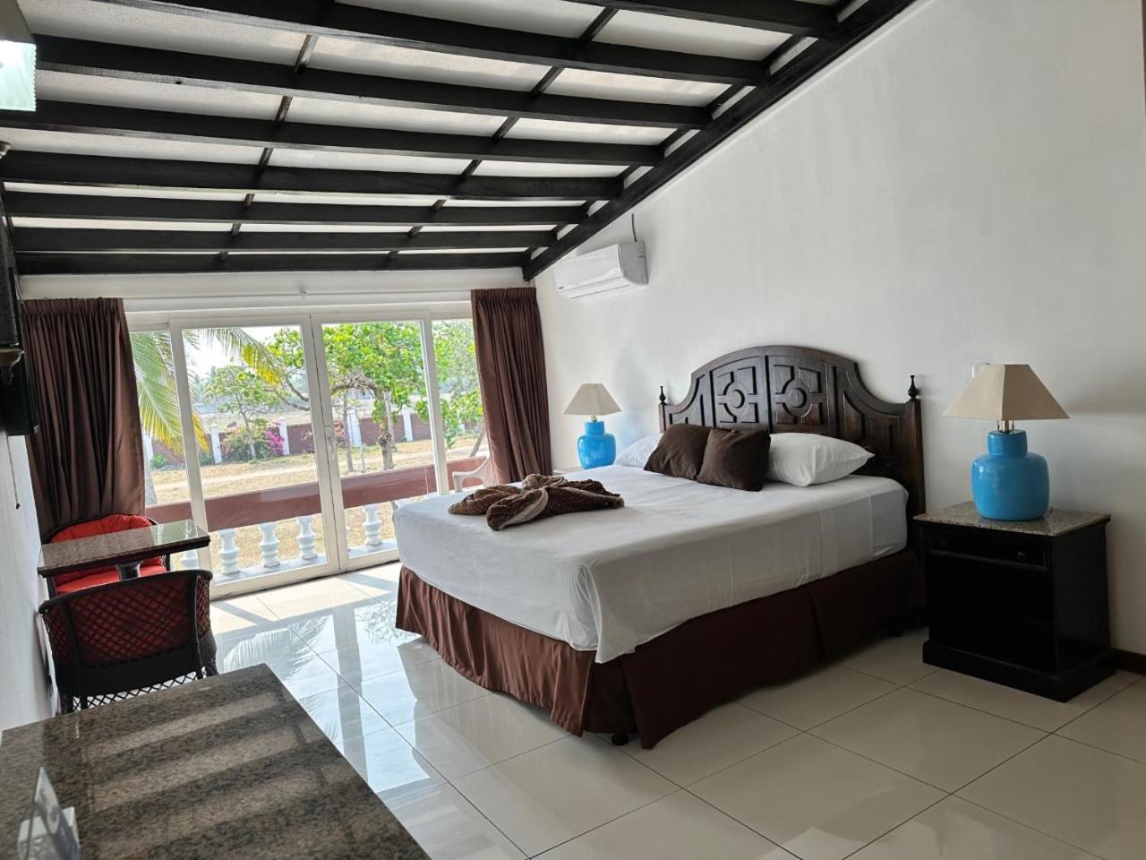 Hotel Tesoro Beach San Luis La Herradura Екстериор снимка