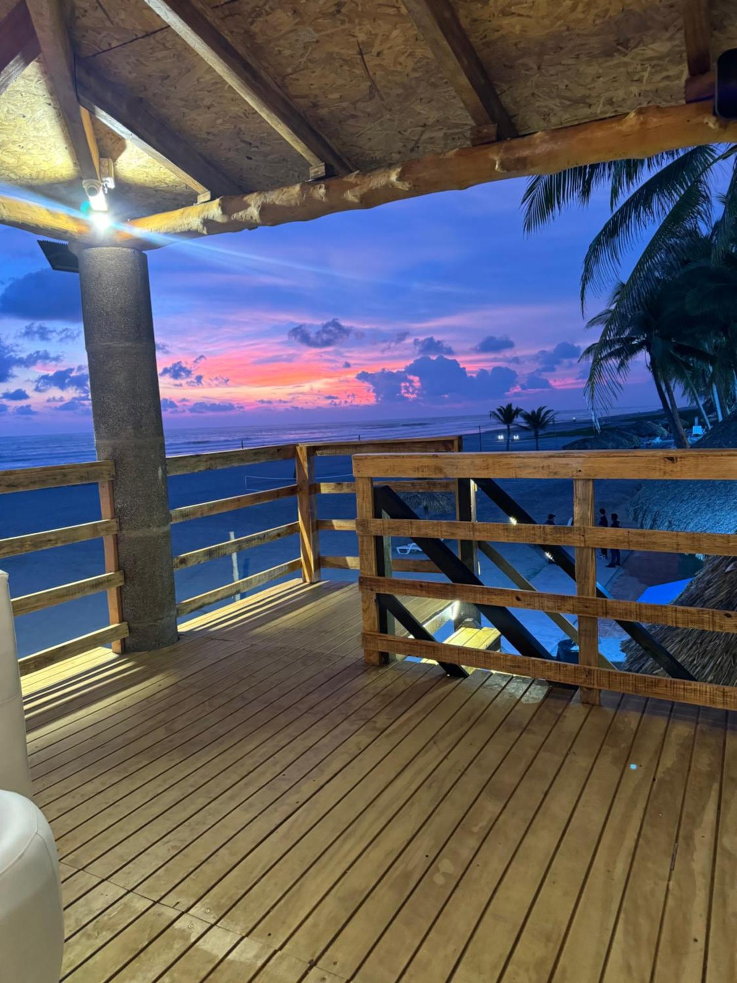 Hotel Tesoro Beach San Luis La Herradura Екстериор снимка